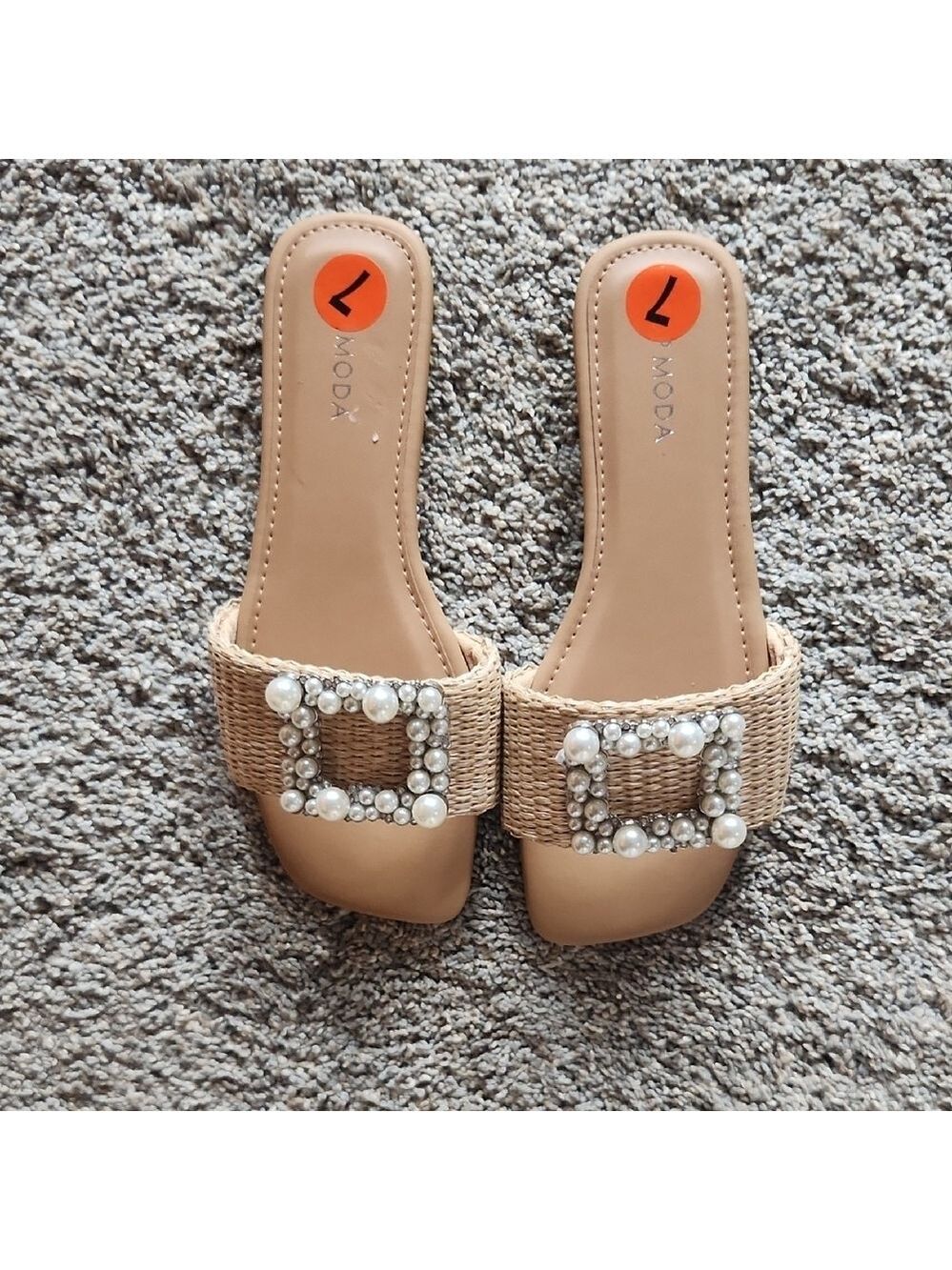 Moda Tan Straw Slide  Sandals with Crystal And Pearl Embellishments Size 7